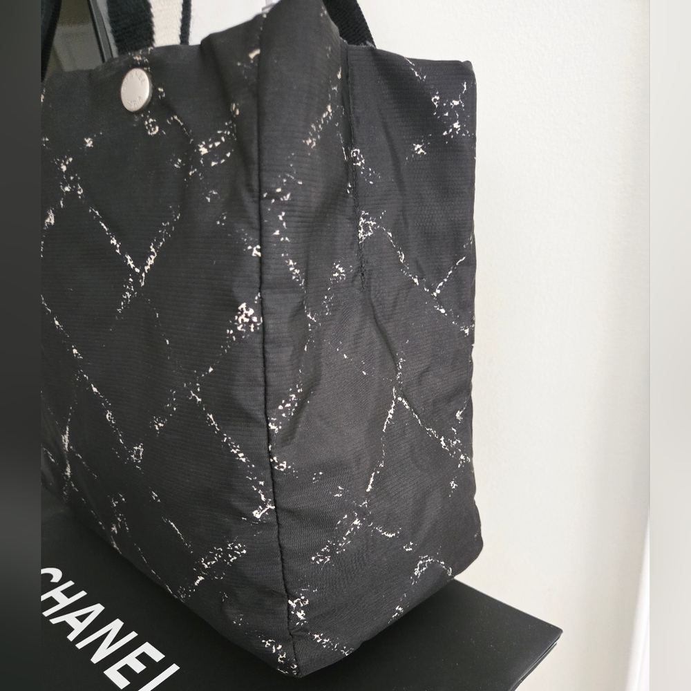 Authentic CHANEL Travel Line Medium Tote Weekender Travel Overnight Carryon - Picture 6 of 16